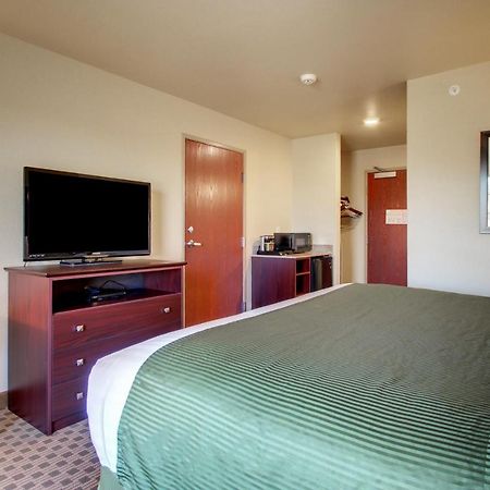 Cobblestone Inn & Suites Cambridge Bagian luar foto