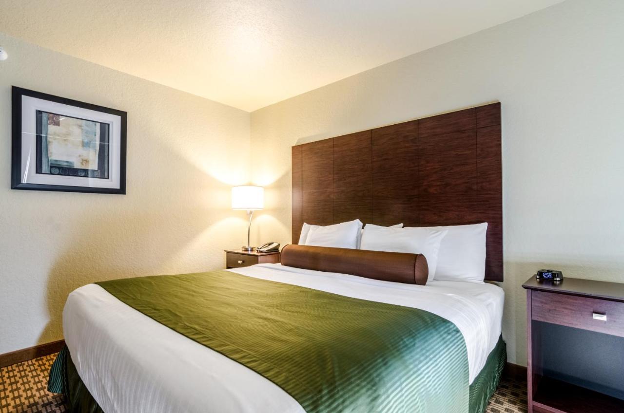 Cobblestone Inn & Suites Cambridge Bagian luar foto