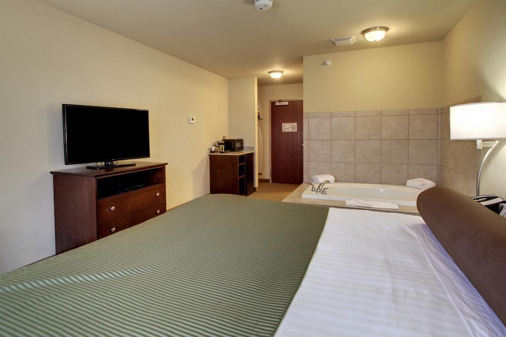 Cobblestone Inn & Suites Cambridge Ruang foto