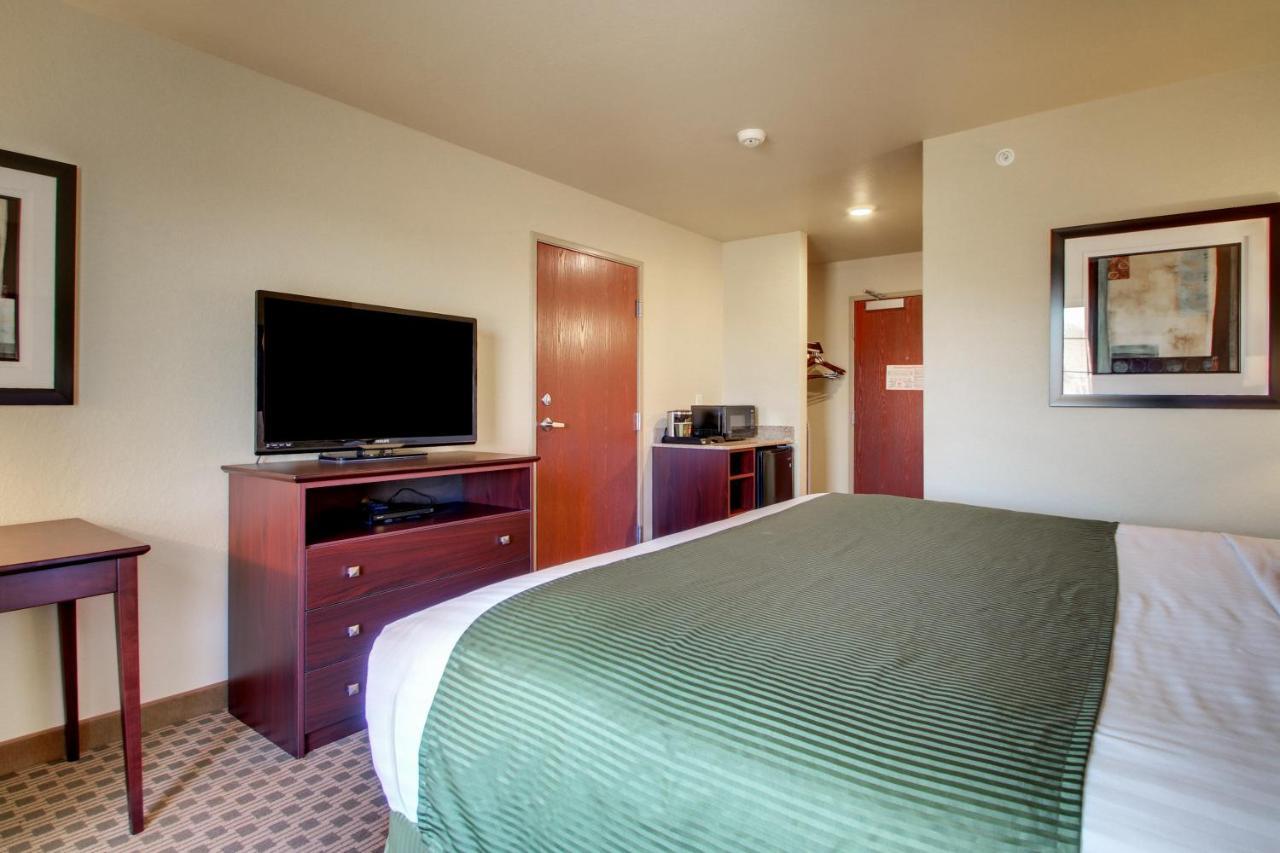 Cobblestone Inn & Suites Cambridge Bagian luar foto