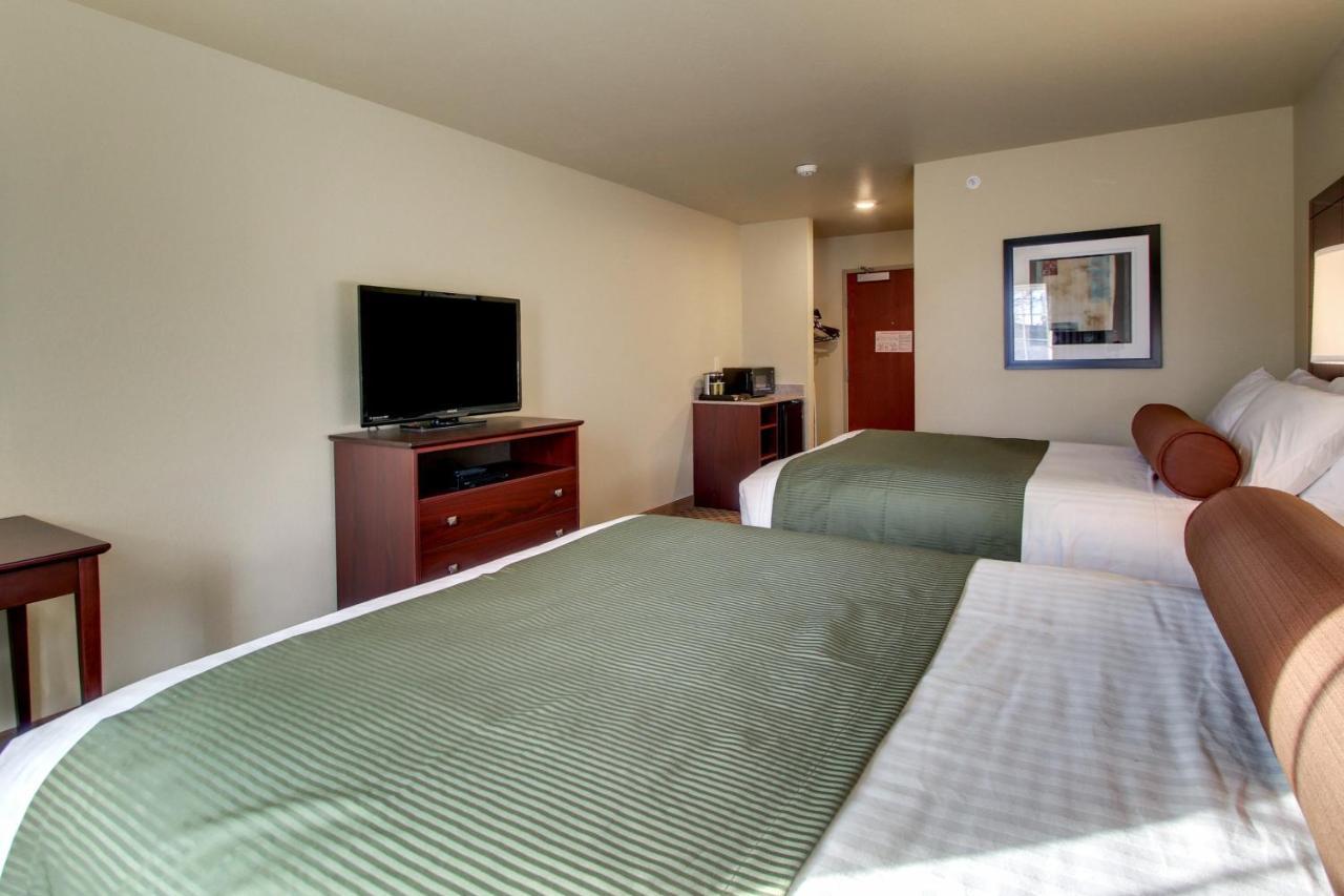 Cobblestone Inn & Suites Cambridge Bagian luar foto