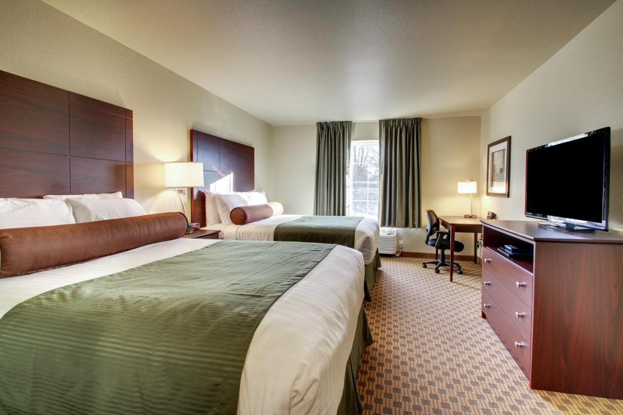 Cobblestone Inn & Suites Cambridge Bagian luar foto