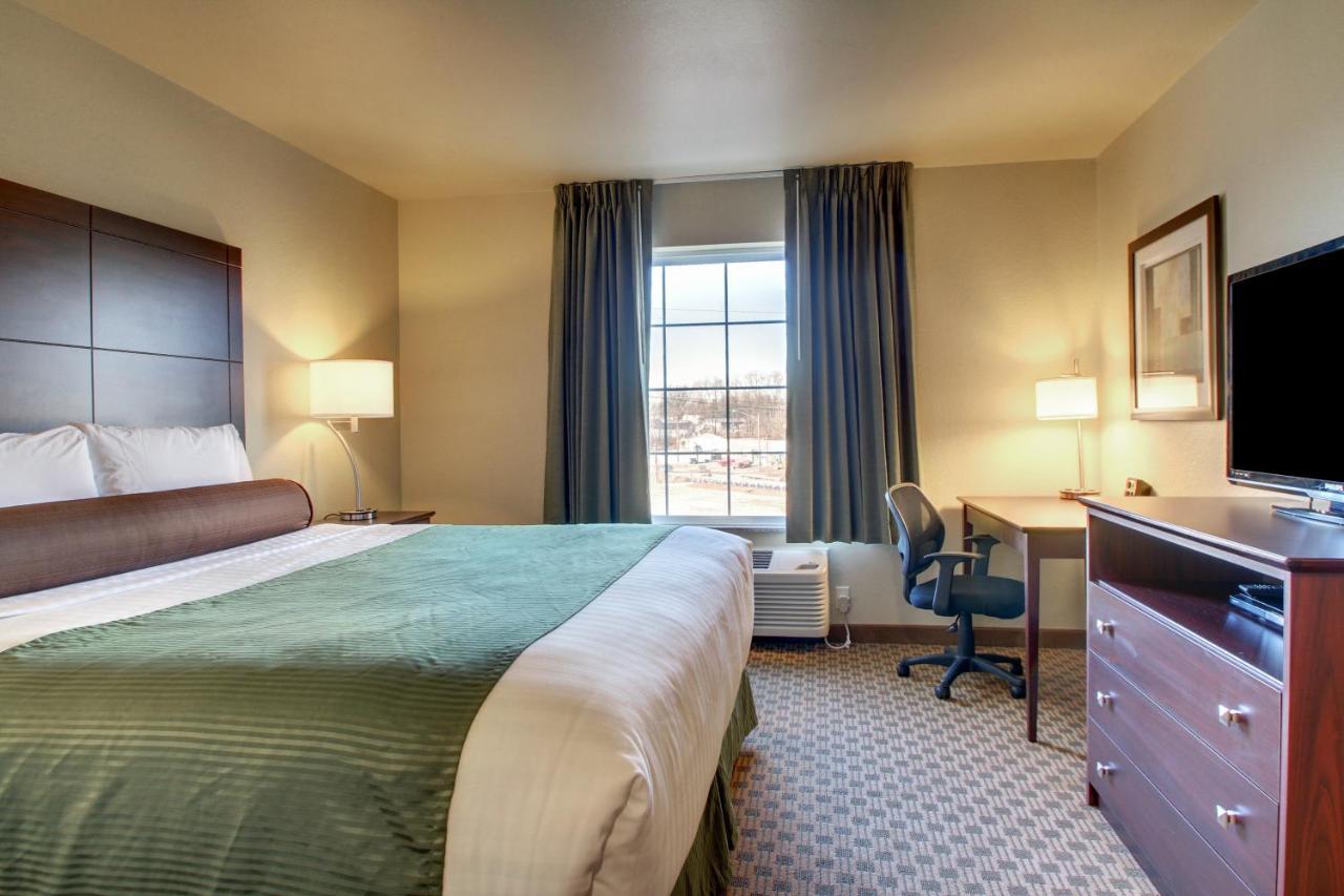 Cobblestone Inn & Suites Cambridge Bagian luar foto