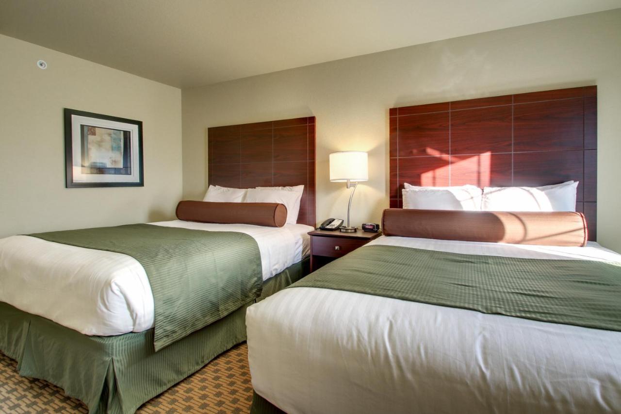 Cobblestone Inn & Suites Cambridge Bagian luar foto